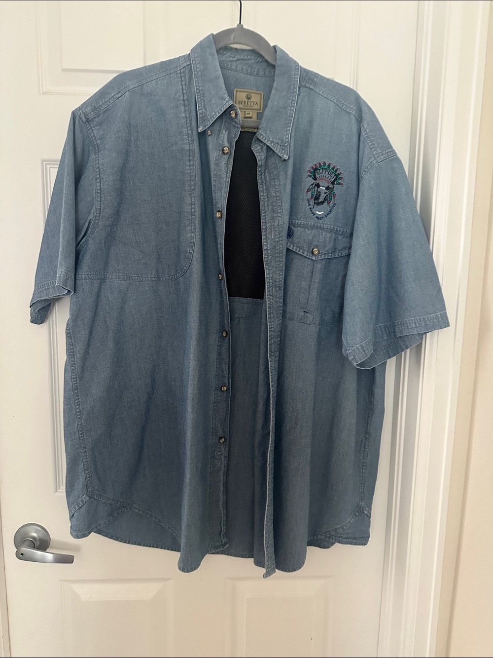 Men's Light Blue Denim Short-Sleeve Button-Down Shirt with Chest Embroidery